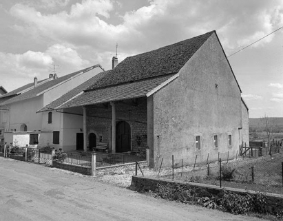 Façade antérieure et façade droite. © Région Bourgogne-Franche-Comté, Inventaire du patrimoine