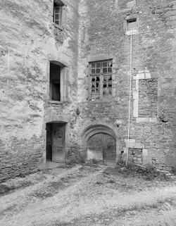 Cour côté ouest, partie gauche. © Région Bourgogne-Franche-Comté, Inventaire du patrimoine