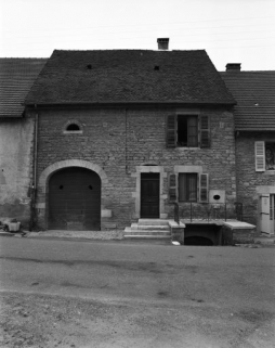 Façade antérieure en 1981. © Région Bourgogne-Franche-Comté, Inventaire du patrimoine
