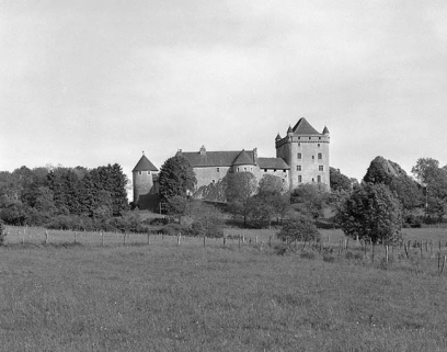 Façade ouest : vue éloignée. © Région Bourgogne-Franche-Comté, Inventaire du patrimoine