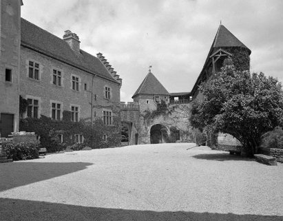 Vue générale de la cour intérieure. © Région Bourgogne-Franche-Comté, Inventaire du patrimoine