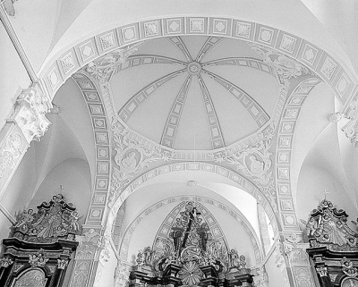 Intérieur : coupole de la croisée du transept, voûtes du choeur et des bras du transept. © Région Bourgogne-Franche-Comté, Inventaire du patrimoine