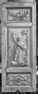 Dorsal : le Christ, debout, une main sur la poitrine et l'autre tendue en direction du ciel. © Région Bourgogne-Franche-Comté, Inventaire du patrimoine