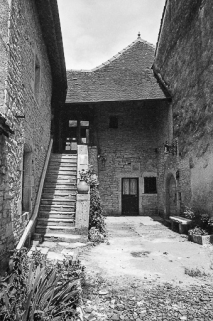 L'habitation au fond de la cour. © Région Bourgogne-Franche-Comté, Inventaire du patrimoine