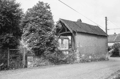 Façade postérieure de la remise. © Région Bourgogne-Franche-Comté, Inventaire du patrimoine