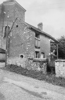 Petit logement à l'angle de la cour. © Région Bourgogne-Franche-Comté, Inventaire du patrimoine