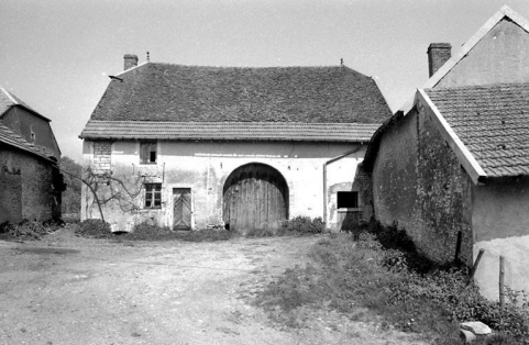 Ferme cadastrée 1941 A6 750, située rue Vierge de Chevigney : vue du bâtiment situé à droite. © Région Bourgogne-Franche-Comté, Inventaire du patrimoine