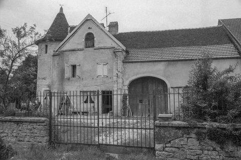 Façade antérieure depuis la cour. © Région Bourgogne-Franche-Comté, Inventaire du patrimoine