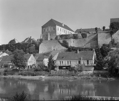Partie droite du château-fort donnant sur l'Ognon. © Région Bourgogne-Franche-Comté, Inventaire du patrimoine