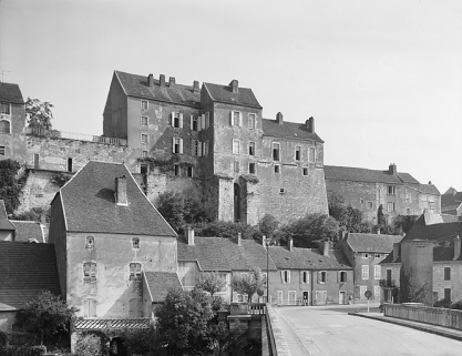 Partie gauche du château depuis l'Ognon. © Région Bourgogne-Franche-Comté, Inventaire du patrimoine