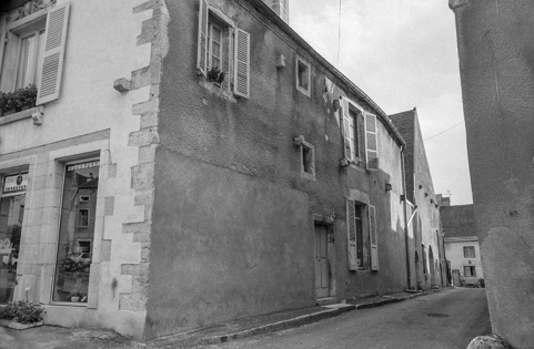 Façades antérieure et latérale droite. © Région Bourgogne-Franche-Comté, Inventaire du patrimoine