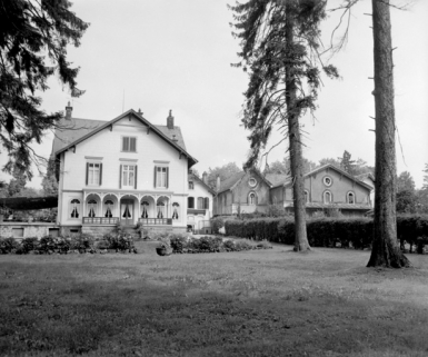 Vue d'ensemble depuis le sud en 1981. SRI. Enquête régionale sur les bâtiments industriels (1979-1981). © Région Bourgogne-Franche-Comté, Inventaire du patrimoine