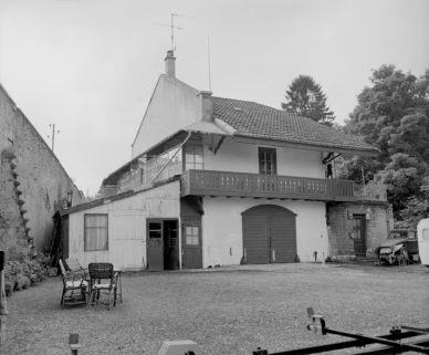 Logement et écurie en 1981. SRI. Enquête régionale sur les bâtiments industriels (1979-1981). © Région Bourgogne-Franche-Comté, Inventaire du patrimoine