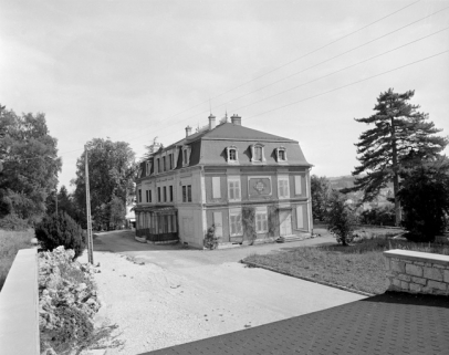 Vue de trois quarts arrière en 1981. SRI. Enquête régionale sur les bâtiments industriels (1979-1981). © Région Bourgogne-Franche-Comté, Inventaire du patrimoine