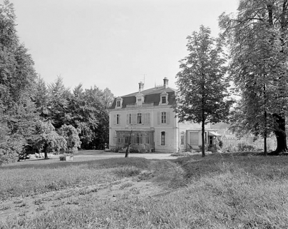 Vue d'ensemble depuis le nord-ouest en 1981. SRI. Enquête régionale sur les bâtiments industriels (1979-1981). © Région Bourgogne-Franche-Comté, Inventaire du patrimoine