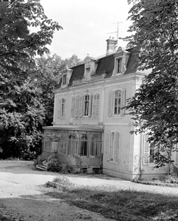 Façade nord vue de trois quarts droite en 1981. SRI. Enquête régionale sur les bâtiments industriels (1979-1981). © Région Bourgogne-Franche-Comté, Inventaire du patrimoine
