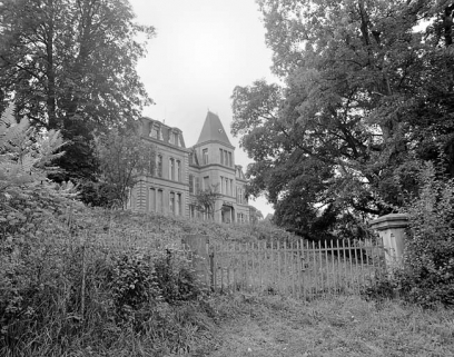 Façade postérieure en 1981. SRI. Enquête régionale sur les bâtiments industriels (1979-1981). © Région Bourgogne-Franche-Comté, Inventaire du patrimoine
