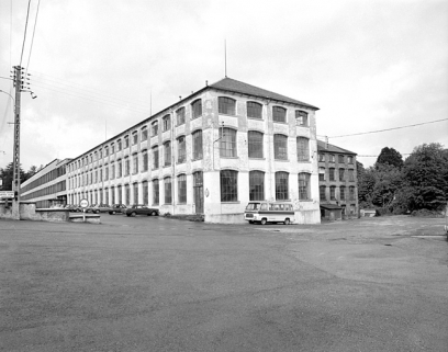 Vue d'ensemble depuis le sud-est en 1981. SRI. Enquête régionale sur les bâtiments industriels (1979-1981). © Région Bourgogne-Franche-Comté, Inventaire du patrimoine