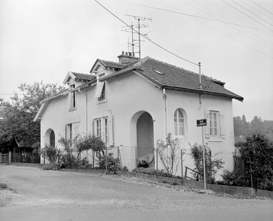 Maison jumelée rue des Fondeurs. SRI. Enquête régionale sur les bâtiments industriels (1979-1981). © Région Bourgogne-Franche-Comté, Inventaire du patrimoine Maison jumelée rue des Fondeurs. SRI. Enquête régionale sur les bâtiments industriels (1979-1981). © Région Bourgogne-Franche-Comté, Inventaire du patrimoine
