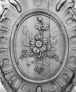 Lutrin n° 2 : médaillon avec bouquet de fleurs. © Région Bourgogne-Franche-Comté, Inventaire du patrimoine