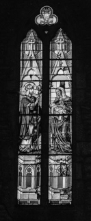 Baie 2 : saint Claude évêque bénissant une femme et son enfant, armoiries au tympan. © Région Bourgogne-Franche-Comté, Inventaire du patrimoine