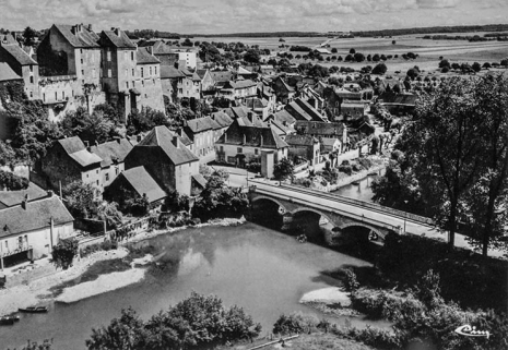 Le village et le pont, route de Dole : vue aérienne © Région Bourgogne-Franche-Comté, Inventaire du patrimoine
