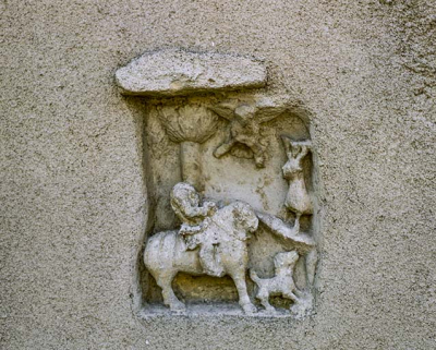 Maison cadastrée 1973 AB 41, située rue du Moulin : bas-relief représentant saint Hubert. © Région Bourgogne-Franche-Comté, Inventaire du patrimoine
