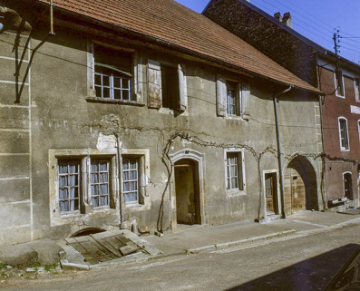 Façade antérieure, vue de trois quarts droit. © Région Bourgogne-Franche-Comté, Inventaire du patrimoine