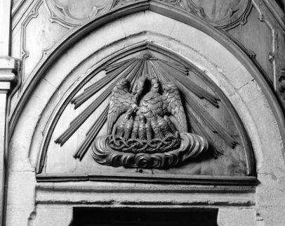 Tympan de la porte de sacristie gauche. © Région Bourgogne-Franche-Comté, Inventaire du patrimoine