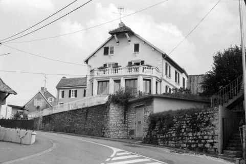 Façades latérale droite et postérieure. © Région Bourgogne-Franche-Comté, Inventaire du patrimoine