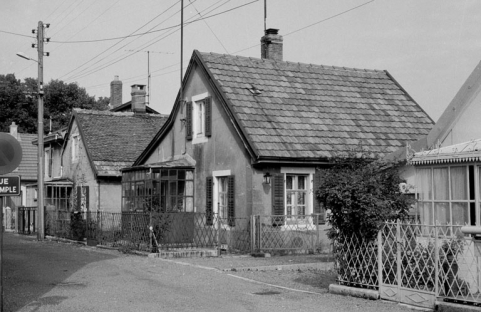 Maison individuelle (cadastre : AH 243) en 1982. SRI. Inventaire topographique du canton de Beaucourt (1981-1982). © Région Bourgogne-Franche-Comté, Inventaire du patrimoine
