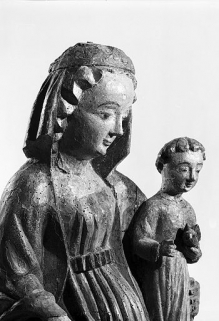 Détail : buste vue de trois quarts droit. © Région Bourgogne-Franche-Comté, Inventaire du patrimoine