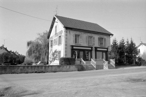 Façades antérieure et latérale gauche. © Région Bourgogne-Franche-Comté, Inventaire du patrimoine