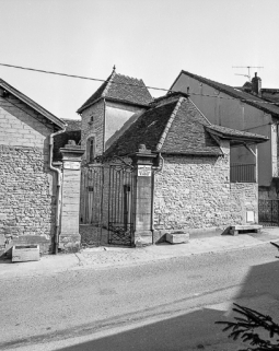 Portail d'entrée de la cour. © Région Bourgogne-Franche-Comté, Inventaire du patrimoine