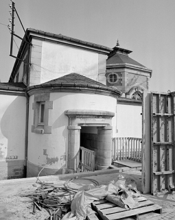 Corps d'entrée sur la façade postérieure. © Région Bourgogne-Franche-Comté, Inventaire du patrimoine Corps d'entrée sur la façade postérieure. © Région Bourgogne-Franche-Comté, Inventaire du patrimoine