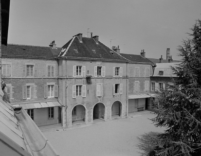 Pavillon d'entrée, vue de la cour intérieure. © Région Bourgogne-Franche-Comté, Inventaire du patrimoine