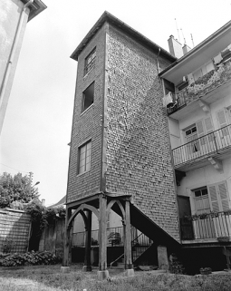 Escalier flanquant la façade postérieure. © Région Bourgogne-Franche-Comté, Inventaire du patrimoine