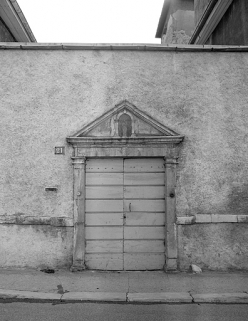 Façade antérieure, porte d'entrée. © Région Bourgogne-Franche-Comté, Inventaire du patrimoine