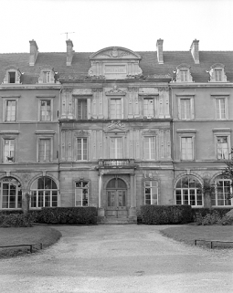 Façade antérieure, avant-corps central. © Région Bourgogne-Franche-Comté, Inventaire du patrimoine