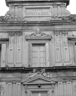 Façade antérieure, détail de l'avant-corps central. © Région Bourgogne-Franche-Comté, Inventaire du patrimoine