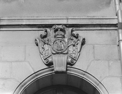 Aigle impériale ornant le rez-de-chaussée de la façade antérieure. © Région Bourgogne-Franche-Comté, Inventaire du patrimoine