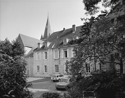 Cour d'honneur : détail du bâtiment. © Région Bourgogne-Franche-Comté, Inventaire du patrimoine