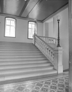 Grand escalier, volée centrale. © Région Bourgogne-Franche-Comté, Inventaire du patrimoine