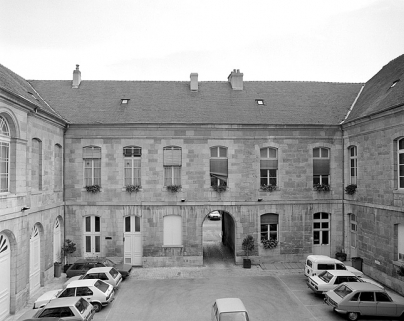 Cour intérieure, côté est. © Région Bourgogne-Franche-Comté, Inventaire du patrimoine