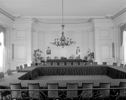 Salle du Conseil municipal : vue générale. © Région Bourgogne-Franche-Comté, Inventaire du patrimoine