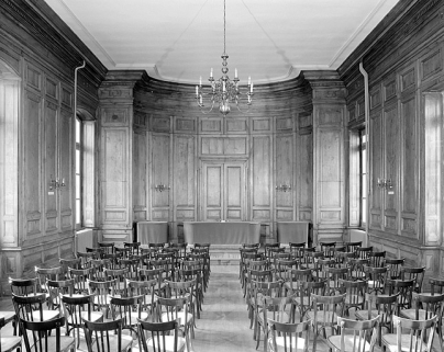 Ancienne salle du Tribunal, vue depuis l'entrée. © Région Bourgogne-Franche-Comté, Inventaire du patrimoine