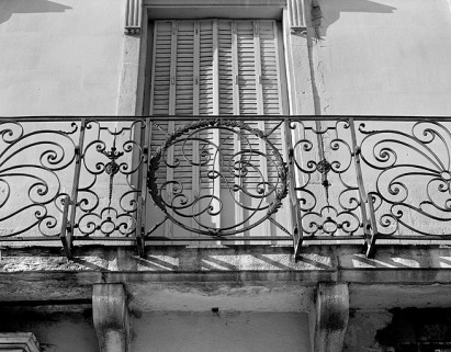 Façade antérieure, détail du balcon. © Région Bourgogne-Franche-Comté, Inventaire du patrimoine