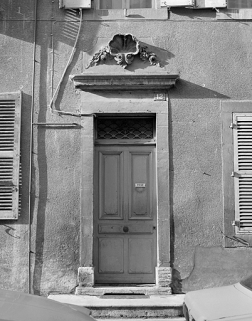 Façade antérieure, porte d'entrée. © Région Bourgogne-Franche-Comté, Inventaire du patrimoine