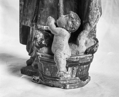 Détail : les trois enfants dans la cuve. © Région Bourgogne-Franche-Comté, Inventaire du patrimoine