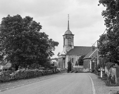 Façades antérieure et latérale droite. © Région Bourgogne-Franche-Comté, Inventaire du patrimoine